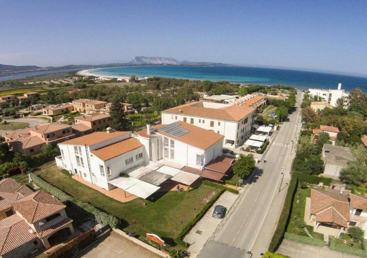 Hotel Al Faro San Teodoro  Zewnętrze zdjęcie