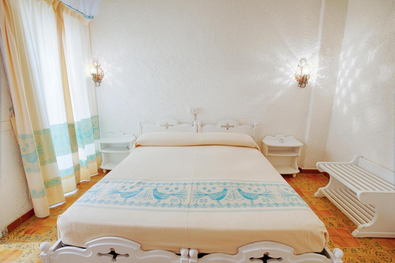 Hotel Al Faro San Teodoro  Zewnętrze zdjęcie
