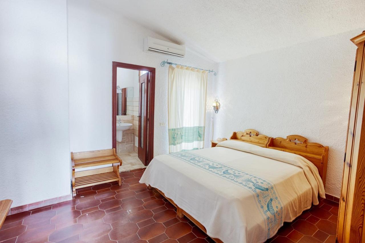 Hotel Al Faro San Teodoro  Zewnętrze zdjęcie